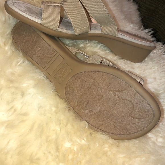 MOOTSIE TOOTSIE 'Moneal' Semi-Flat Slip-on Sandals - Picture 8 of 8